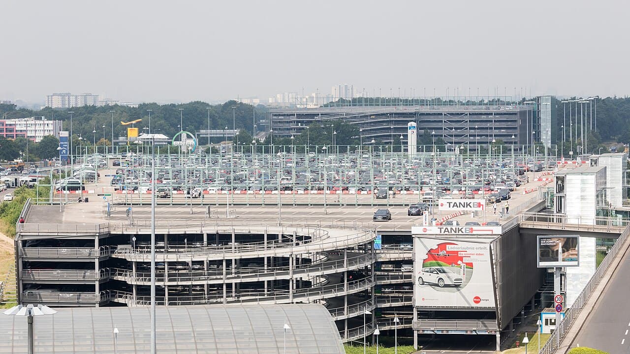 Airport Parking Guide: Tbilisi & Kutaisi — Prices and Tips