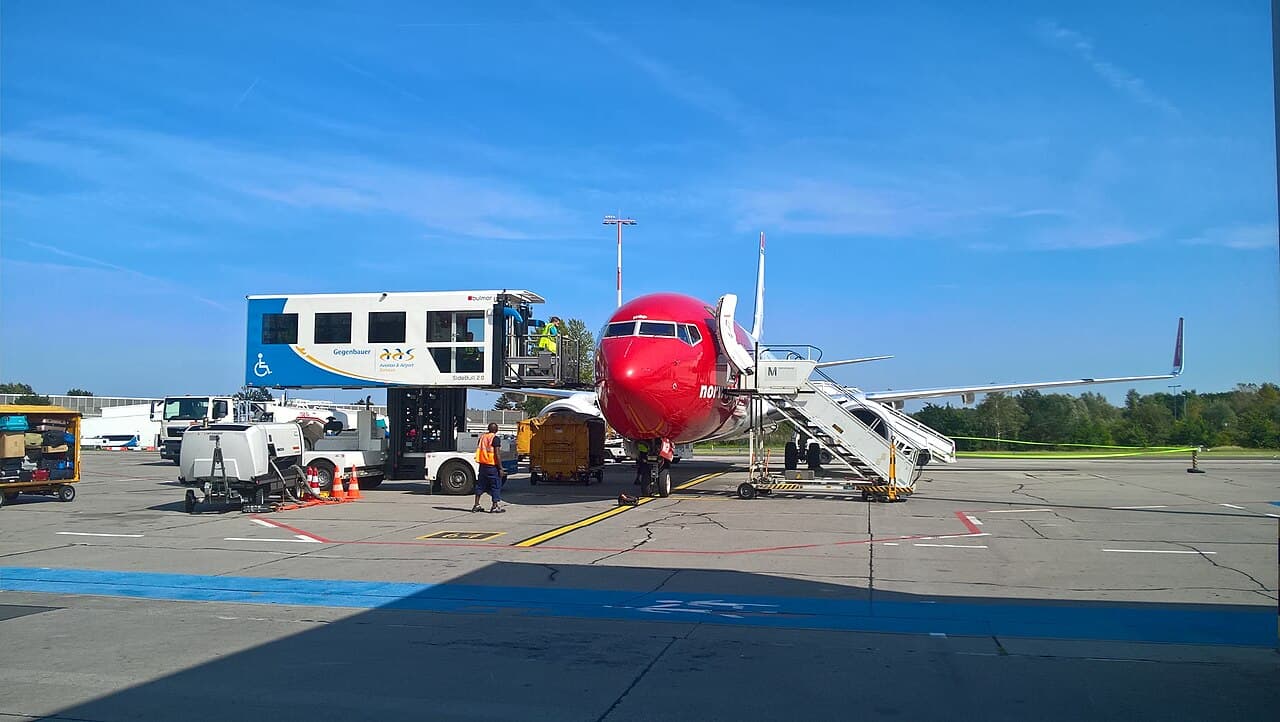Airport special assistance: who qualifies and how to book it