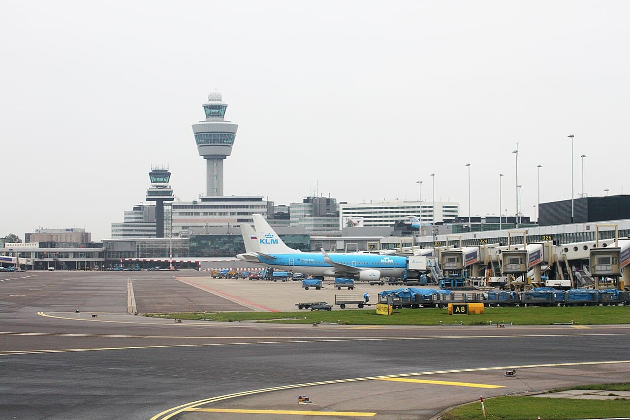 Amsterdam (AMS) airport → city center: full 2026 guide