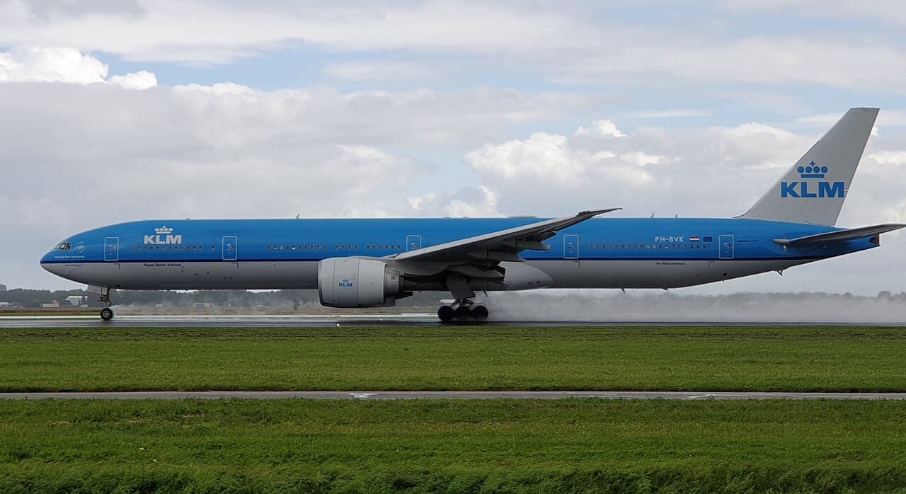 Flying via Amsterdam: How to Save on Tickets