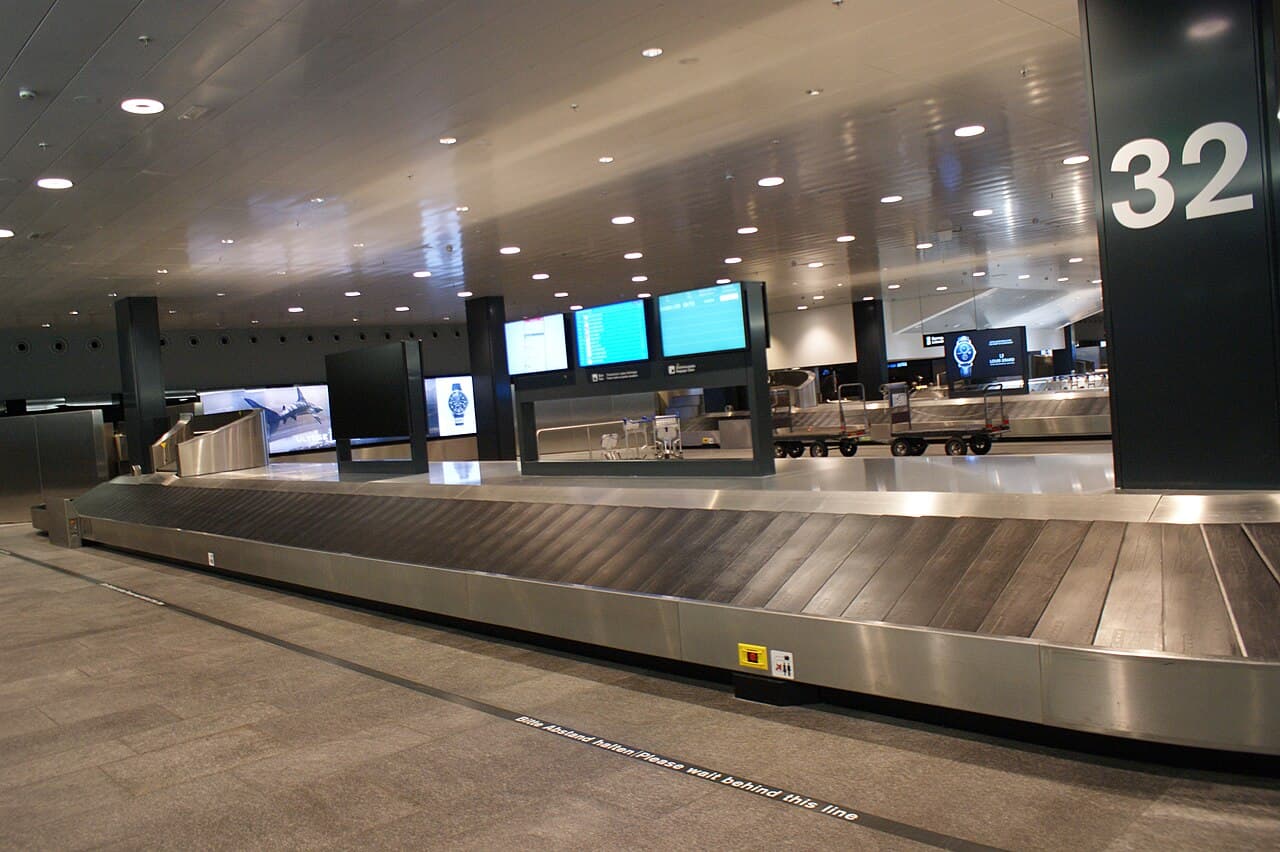 Damaged Luggage at the Airport: How to File a Claim in 2026