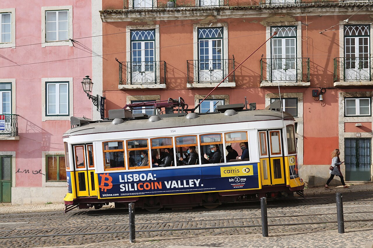 Lisbon Airport (LIS) to City Center: Metro, Bus and Taxi Prices 2026