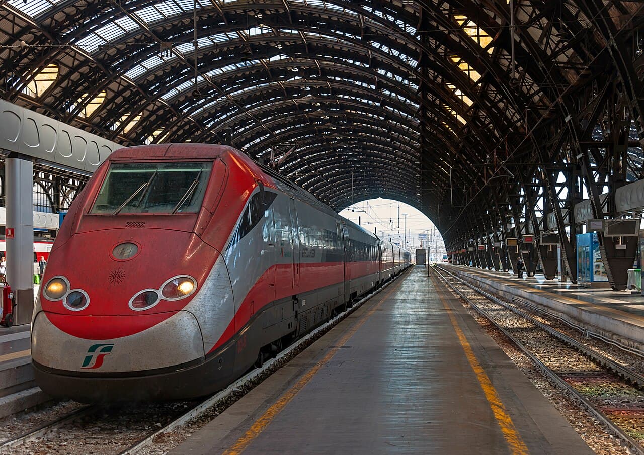 Milan (MXP) Airport to City Center: Train, Bus and Taxi 2026