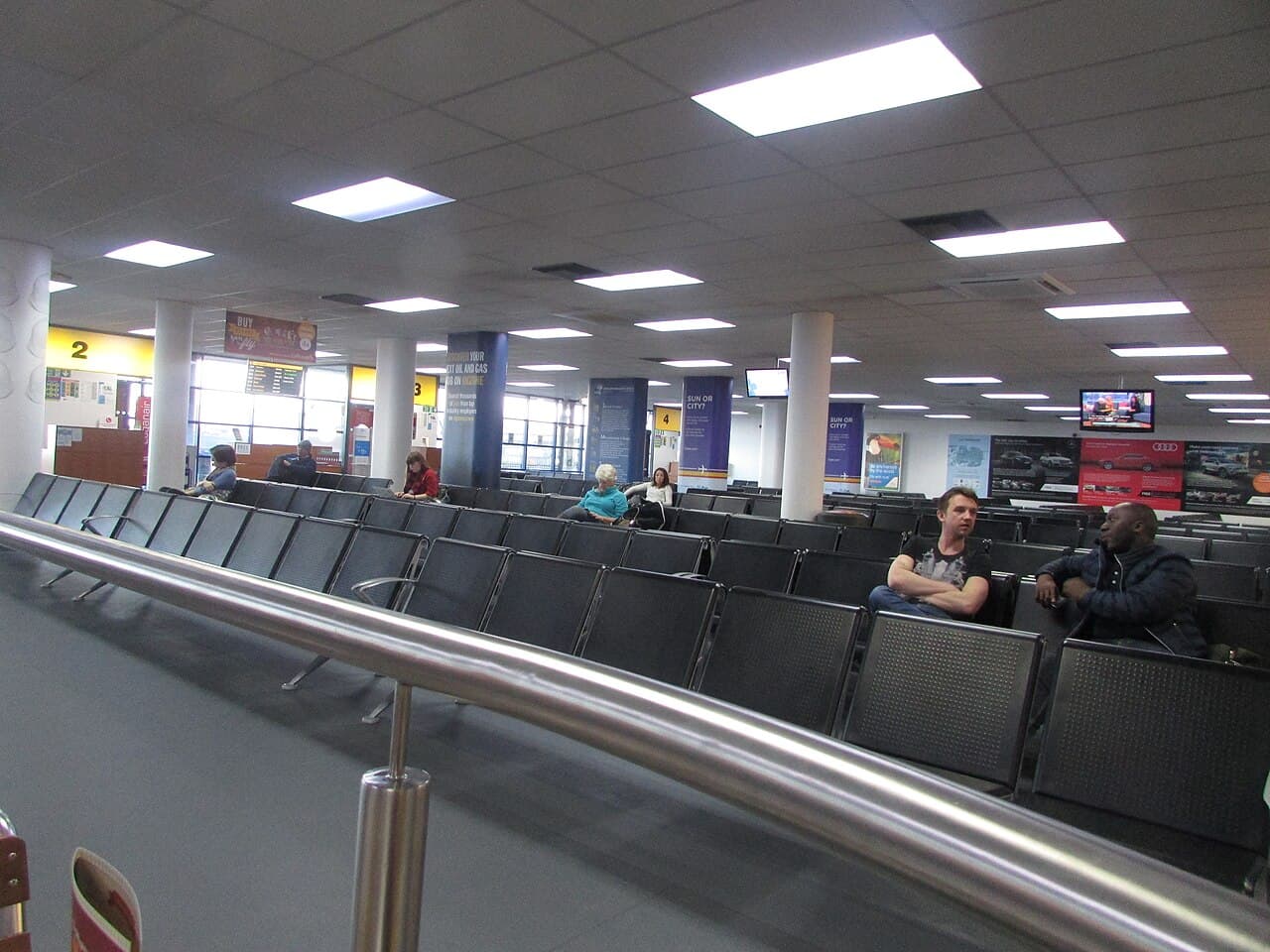 Voluntary Bumping: Get Paid Cash or a Voucher for Your Seat